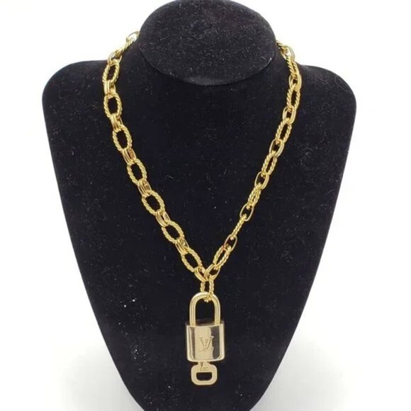 100% Auth Louis Vuitton Lock & Key with Unbranded Gold Plated Chain Necklace - Picture 1 of 7